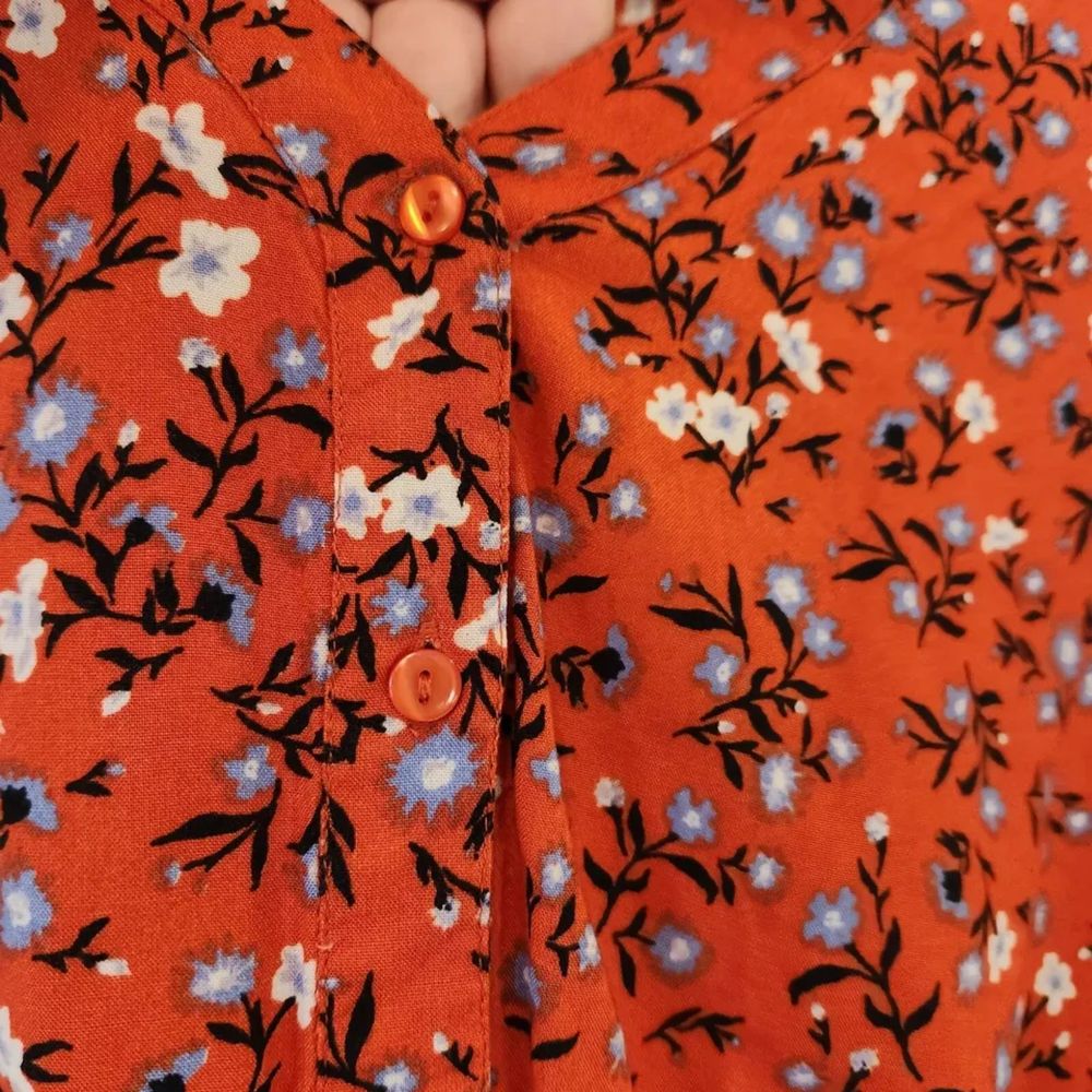 Red Floral Ruffle Cropped Top - Picture 5 of 5
